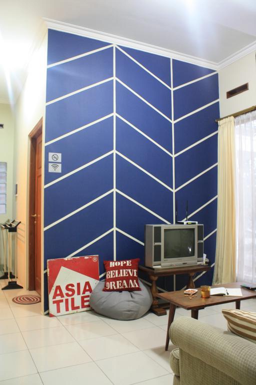The Attic Bed & Breakfast Бандунг Экстерьер фото