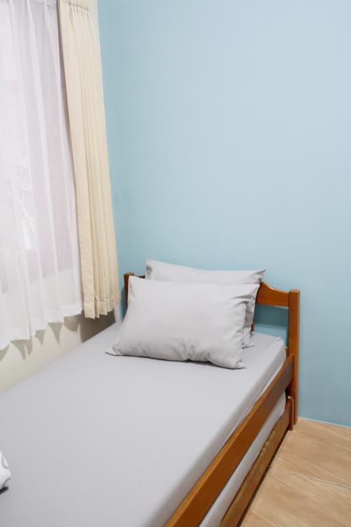 The Attic Bed & Breakfast Бандунг Экстерьер фото