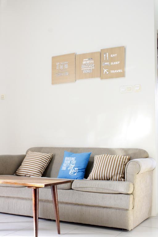 The Attic Bed & Breakfast Бандунг Экстерьер фото