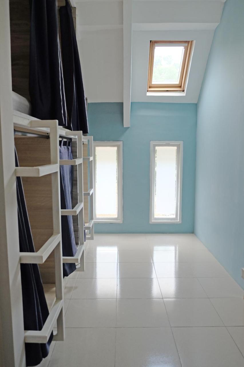 The Attic Bed & Breakfast Бандунг Экстерьер фото